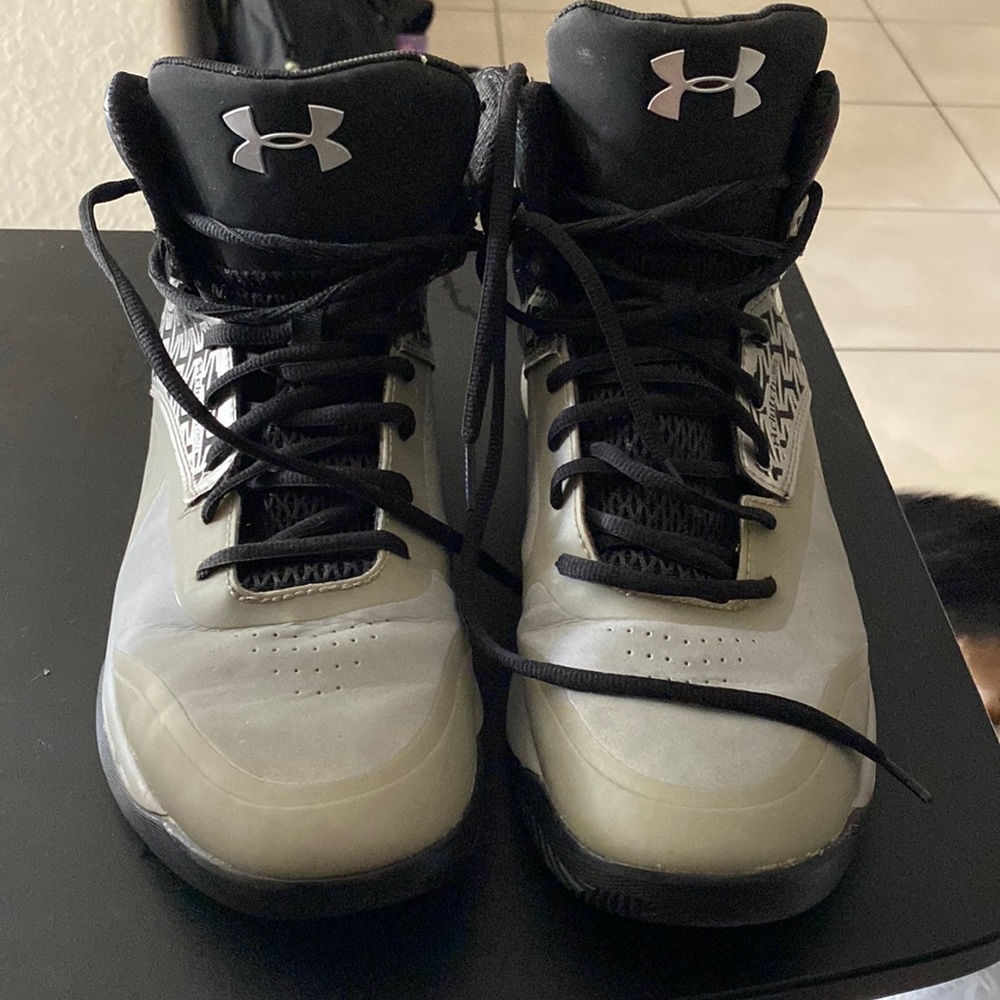 Underarmour sneakers size 10.5